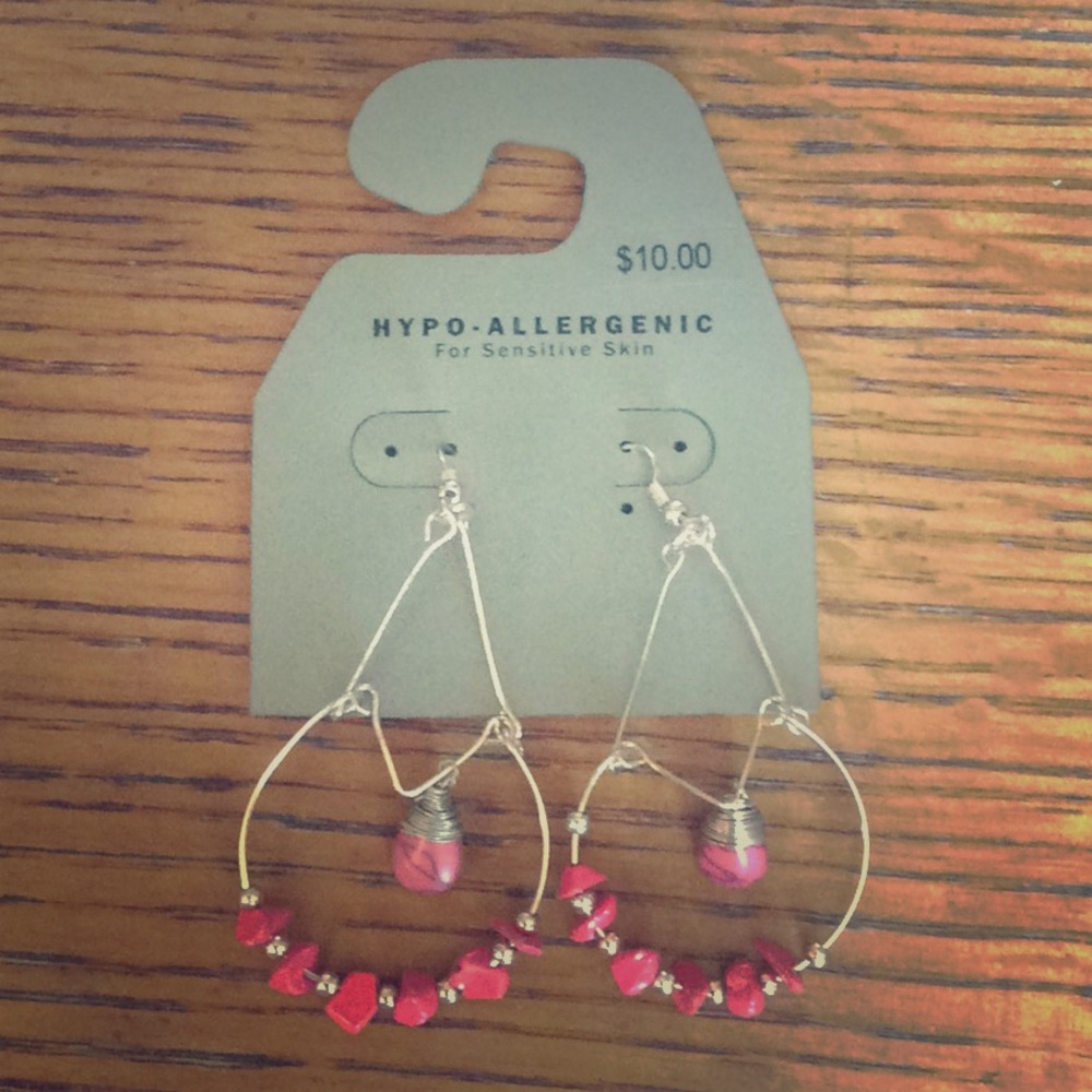 NWT Gold & Red Drop down Dangle Earrings ❤️